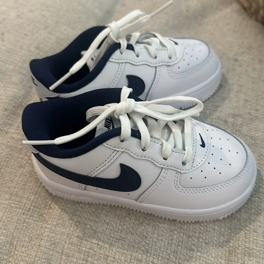 Nike force low